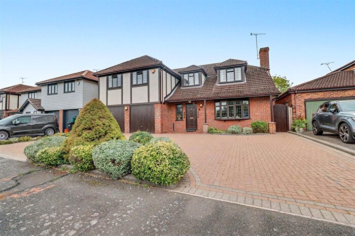5 Bedroom Detached House For Sale In Riverside Walk, Wickford, SS12