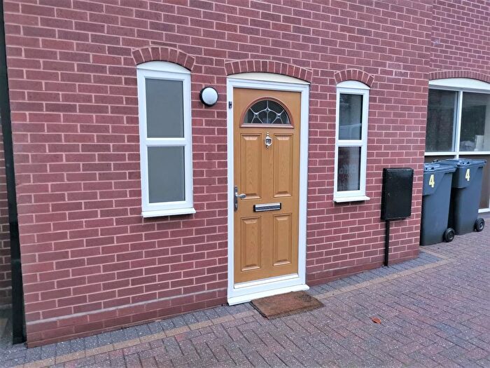 2 Bedroom Flat To Rent In Lickey Road, Cofton Hackett, Birmingham, B45