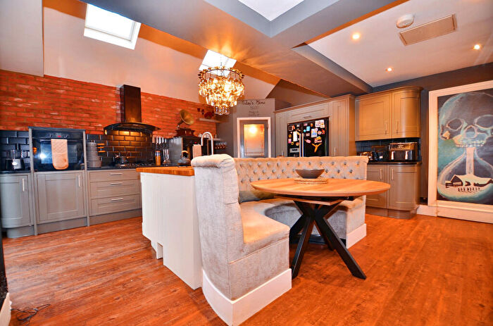 5 Bedroom Detached House For Sale In Burnt Mills, Basildon, SS13