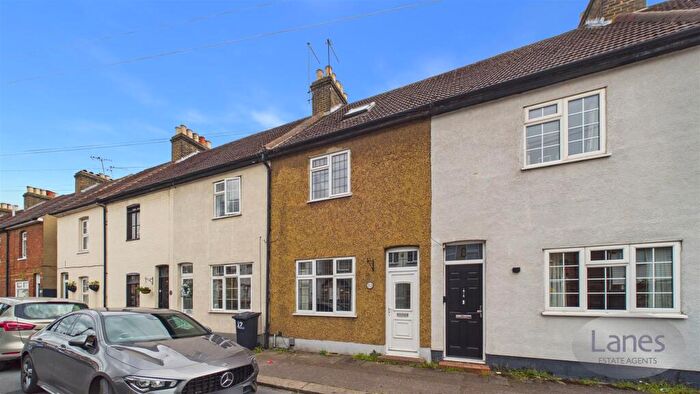 2 Bedroom Terraced House For Sale In Dewhurst Road, Cheshunt, Waltham Cross, EN8