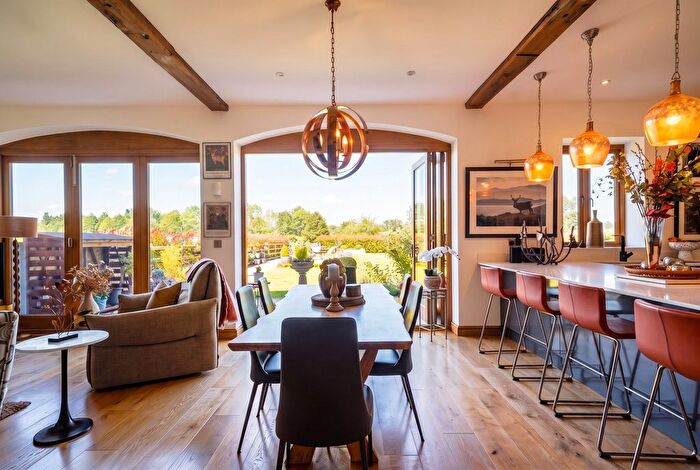 3 Bedroom Barn Conversion For Sale In Three Arch Barn, Botley Hill Barns, Tanworth Lane, Henley-In-Arden, B95