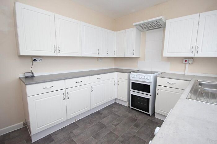 2 Bedroom Apartment For Sale In West Cliff Road, Bournemouth, BH4