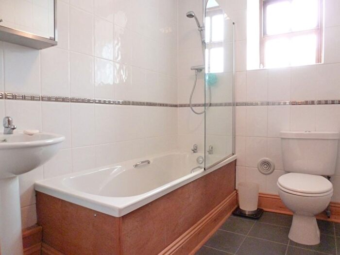 2 Bedroom Flat To Rent In Bridge Street, Ramsbottom, Bury, BL0