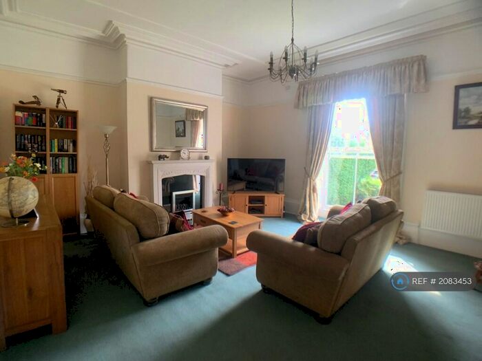 3 Bedroom Flat To Rent In Lindley, Huddersfield, HD3