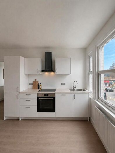 2 Bedroom Flat To Rent In Garratt Lane, London, Earlsfield, London, SW18