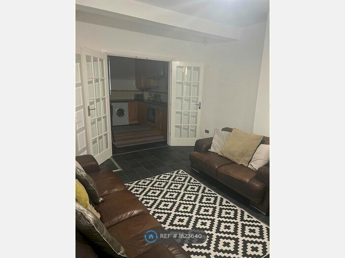 2 Bedroom Semi-Detached House To Rent In Vauxhall Road, Sheffield, S9