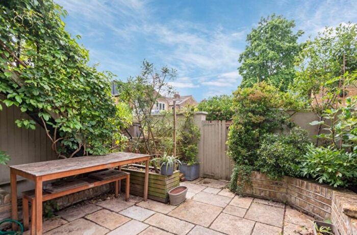 3 Bedroom Flat To Rent In Cowley Road, Mortlake, SW14