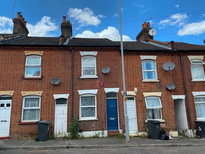 2 Bedroom Terraced House To Rent In Chequer Street, Luton, LU1