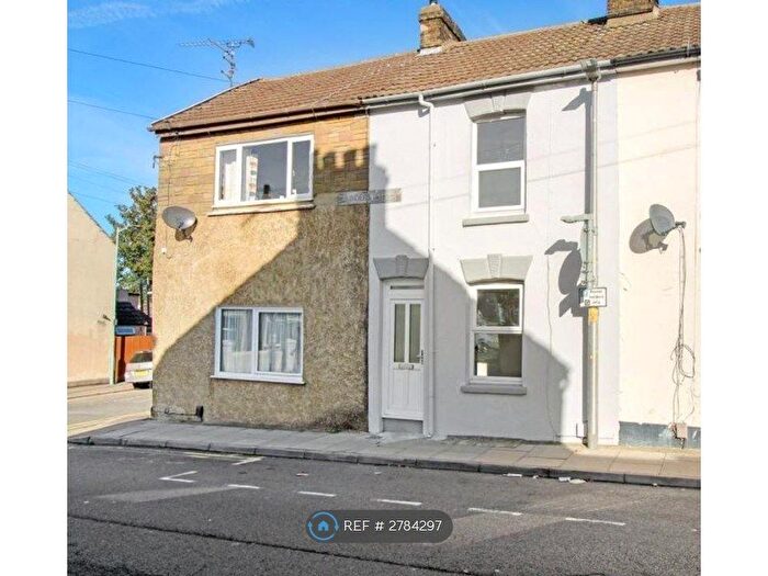 3 Bedroom Terraced House To Rent In Saunders St, Gillingham, ME7