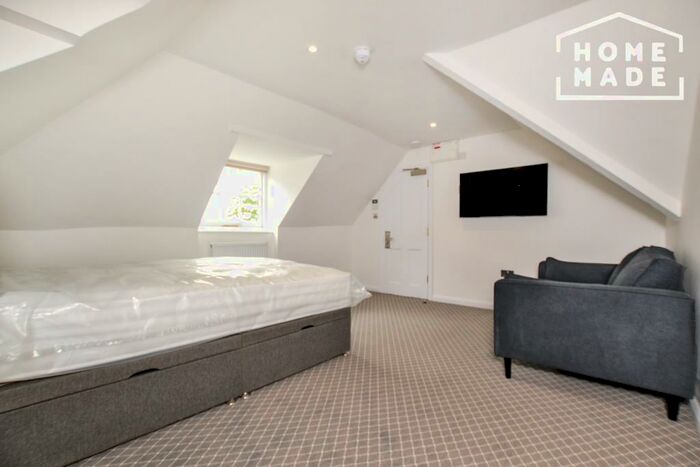 Studio To Rent In Clare Hall Manor, Hertfordshire, EN6