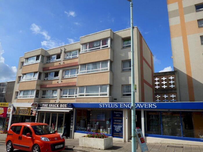 3 Bedroom Flat To Rent In Morley Court, Plymouth, Devon, PL1