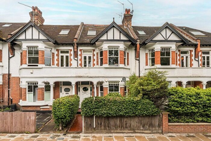 2 Bedroom Flat To Rent In Clapham Common West Side, London, SW4