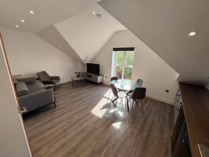 3 Bedroom Flat To Rent In Mitford Road, Fallowfield, M14