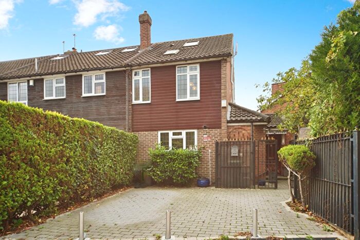 3 Bedroom End Terrace House For Sale In Bramley Road, London, N14