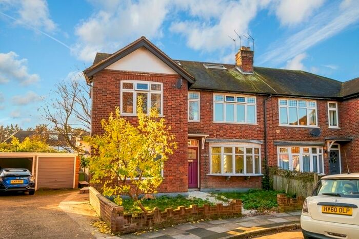 2 Bedroom Flat To Rent In Courtlands Avenue, Kew, Richmond, Surrey, TW9