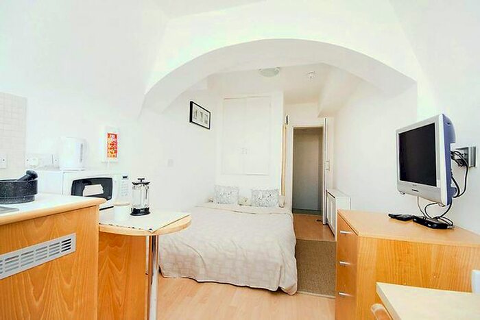 Studio To Rent In Penywern Road, Earls Court, London, SW5