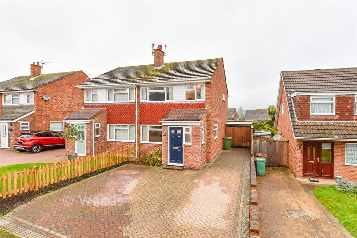 3 Bedroom Semi Detached House For Sale In Chipstead Close, Maidstone, Kent, ME16