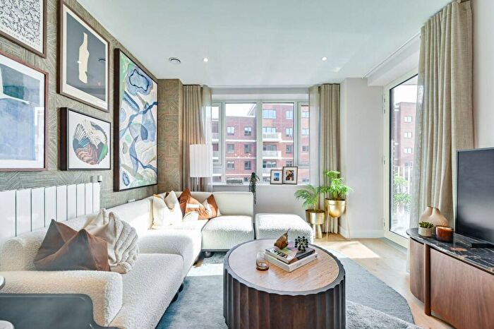 2 Bedroom Flat For Sale In Lombard Square, Plumstead, SE28