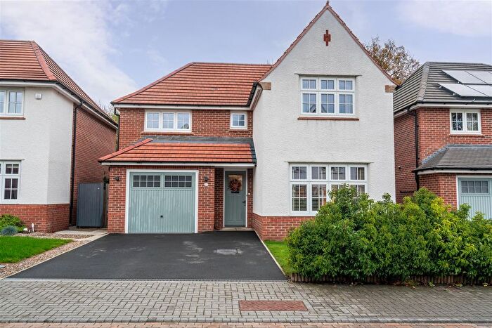 5 Bedroom Detached House For Sale In Hawthorn Farm Road, Leeds, LS14