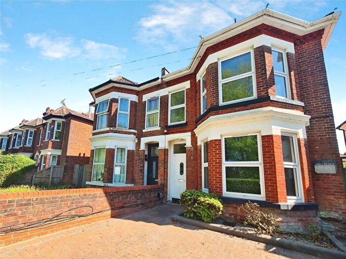 2 Bedroom Flat To Rent In Foundry Lane, Southampton, Hampshire, SO15