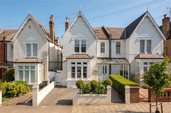 6 Bedroom Detached House For Sale In Elms Road, SW4