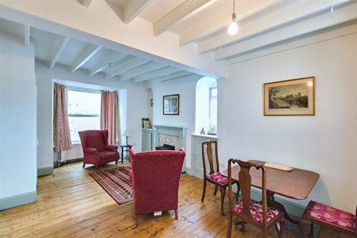 2 Bedroom Cottage For Sale In Upper West Street, Newport, SA42