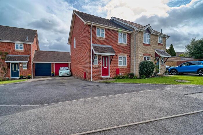 3 Bedroom Semi Detached House For Sale In Woodmills Close, Stalbridge, Sturminster Newton, DT10
