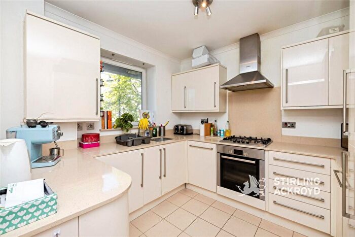 2 Bedroom Apartment To Rent In Roman Road, Bethnal Green, London, E2