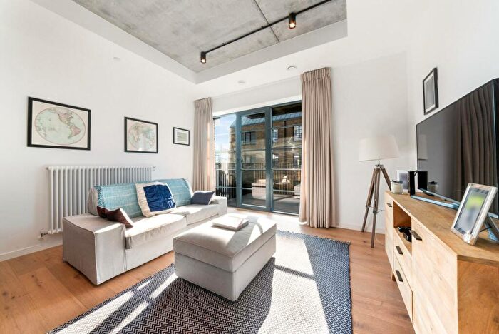 2 Bedroom Apartment To Rent In Agar House, Goodluck Hope, E14