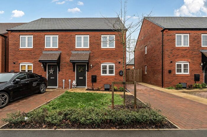 3 Bedroom Semi-Detached House For Sale In Watermill Way, Collingtree, Northampton, NN4