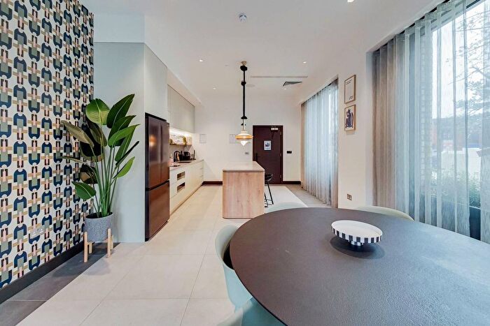 2 Bedroom Flat To Rent In Uncle Southall, Southall, UB2