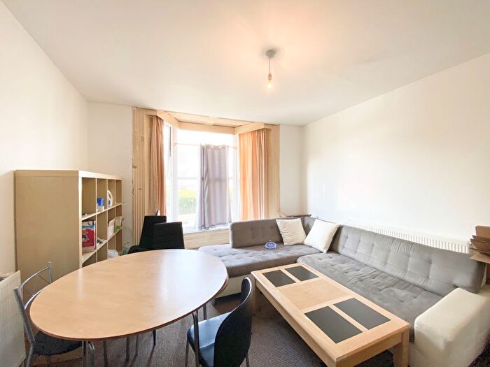 2 Bedroom Flat To Rent In St. Helens Road, Swansea, SA1