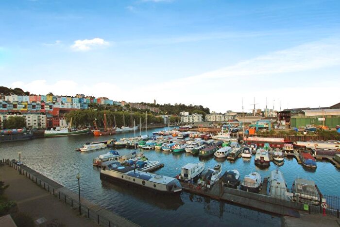 2 Bedroom Apartment To Rent In Portland Court - Spike Island, BS1