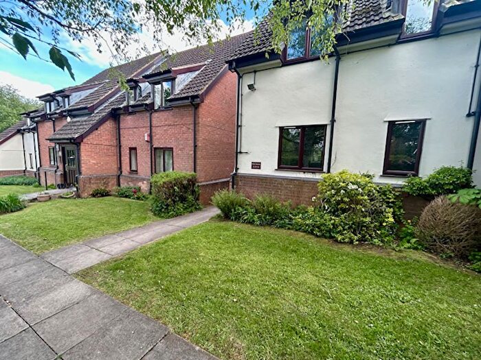 2 Bedroom Flat To Rent In Bedroom Flat To Rent, Marlborough Road, Swindon, SN3