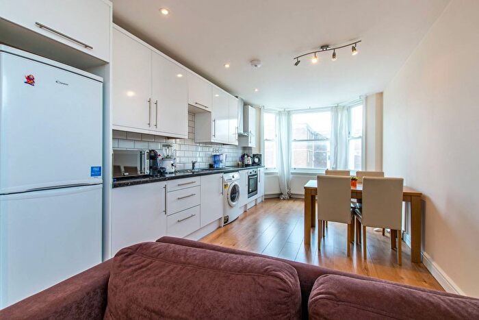 2 Bedroom Flat To Rent In Childebert Road, Heaver Estate, London, SW17
