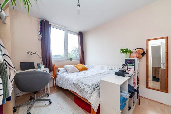 4 Bedroom Flat To Rent In Lytton Grove, Putney, London, SW15