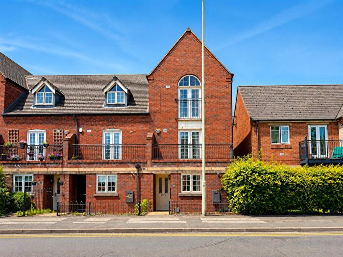 4 Bedroom Town House For Sale In Evershed Way, Burton-On-Trent, DE14