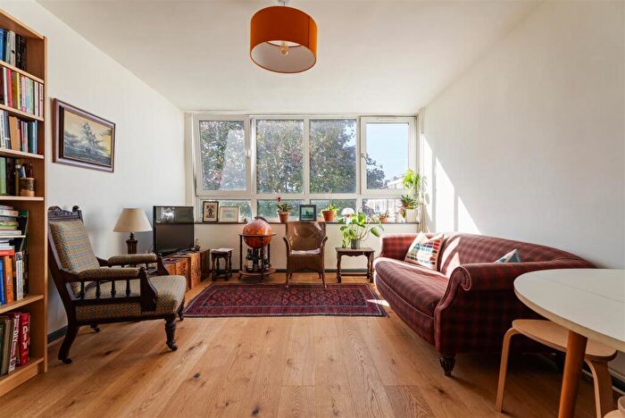 2 Bedroom Apartment For Sale In Pownall Road, Broadway Market, E8