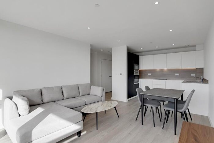 2 Bedroom Apartment To Rent In Newnton Close London, N4