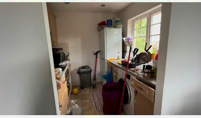 2 Bedroom Flat To Rent In Chamberlain Gardens, Hounslow, TW3