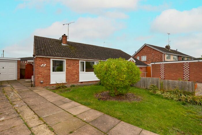 2 Bedroom Bungalow To Rent In Saltash Close, Wigston, Leicester LE18