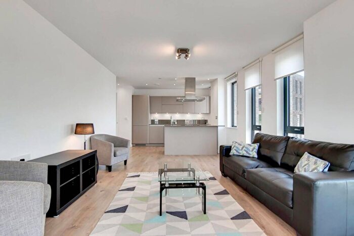 3 Bedroom Flat For Sale In Williamsburg Plaza, Docklands, London, E14
