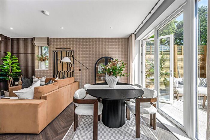 3 Bedroom Detached House For Sale In Twyford Park, London, NW10