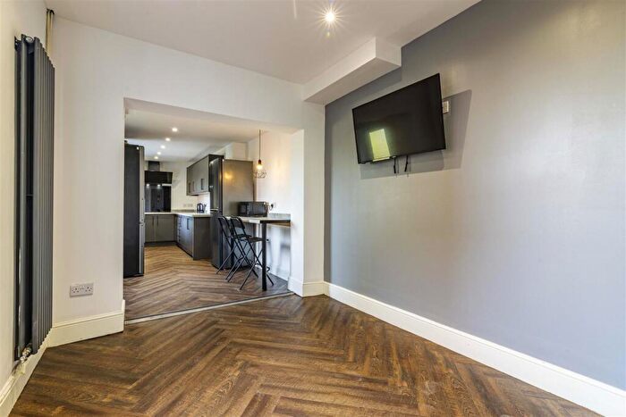 6 Bedroom House To Rent In Nottingham Road, Nottingham, NG7