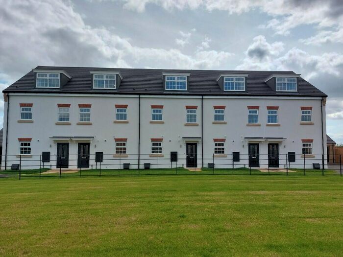 4 Bedroom Terraced House For Sale In Blyton Close, NG24