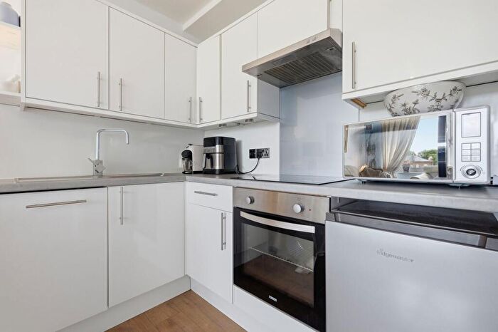 2 Bedroom Flat For Sale In Anderson Road, Hackney, E9 - Photo 4