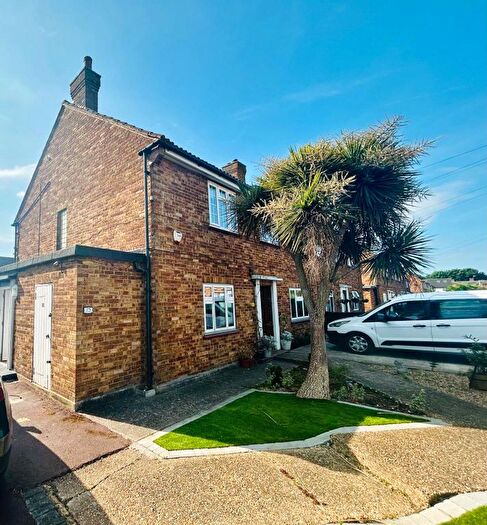2 Bedroom Flat To Rent In Ambleside Avenue, Hornchurch, RM12