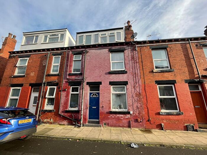 3 Bedroom Terraced House For Sale In Bude Road, Leeds, LS11