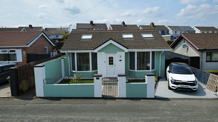 4 Bedroom Detached Bungalow For Sale In Hengoed Avenue, Cefn Hengoed, CF82