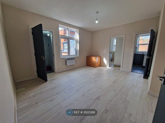 3 Bedroom Flat To Rent In Cardigan Street, Luton, LU1